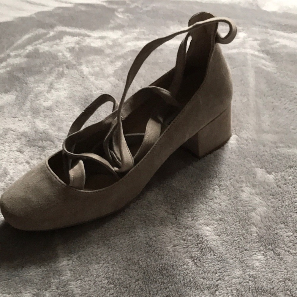 Steve Madden NWOT Suede Lace Up Tie Heels